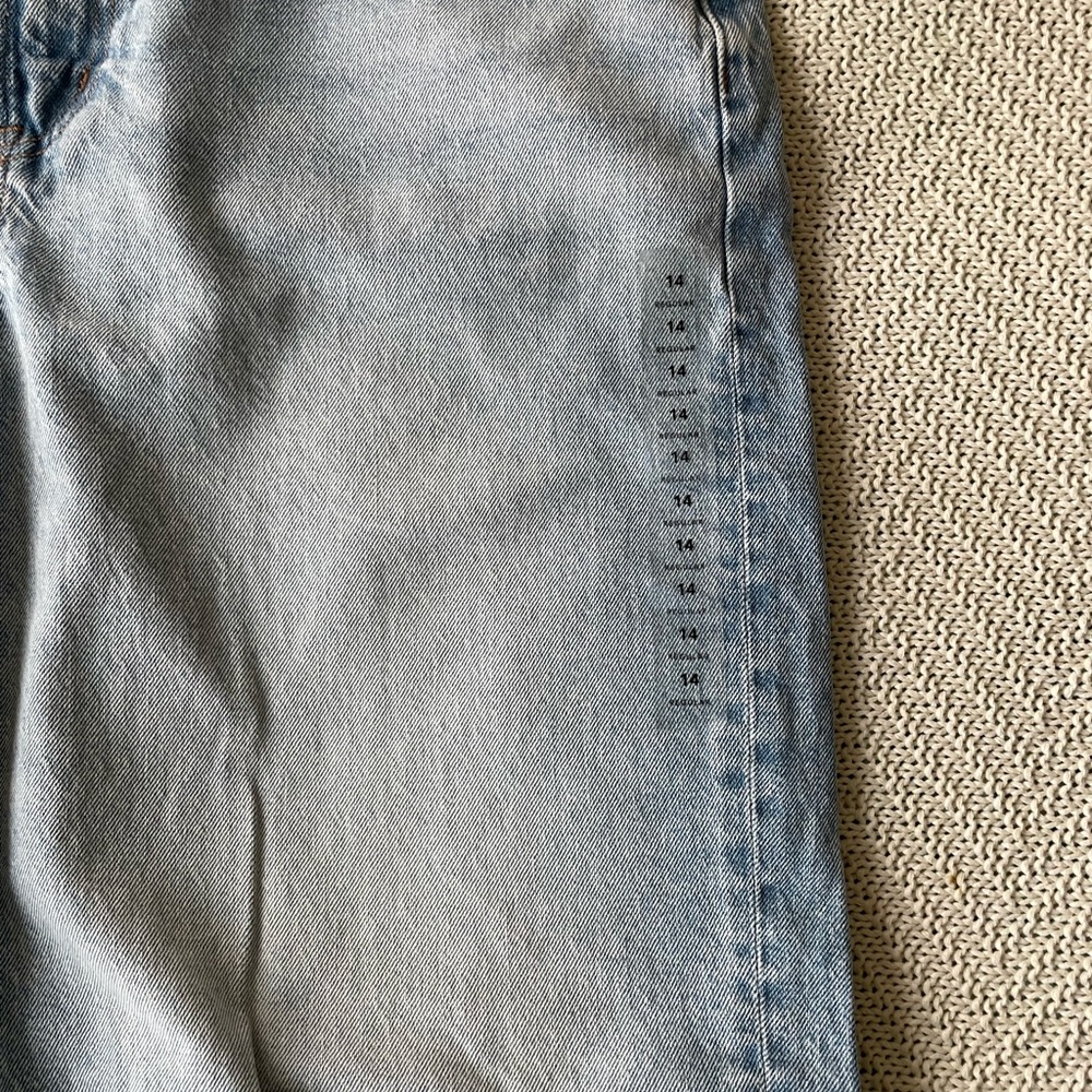NWOT American Eagle Outfitters Light Blue Barrel Jeans Sz 14 - Picture 2 of 9